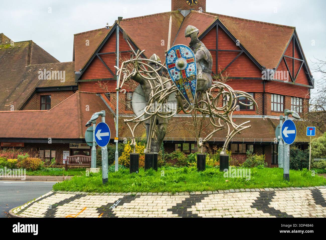 1066 sculpture de la bataille de Hastings, créée par l'artiste Guy Portelli, située dans le centre de la ville de Battle dans le Sussex de l'est, Angleterre, Royaume-Uni Banque D'Images
