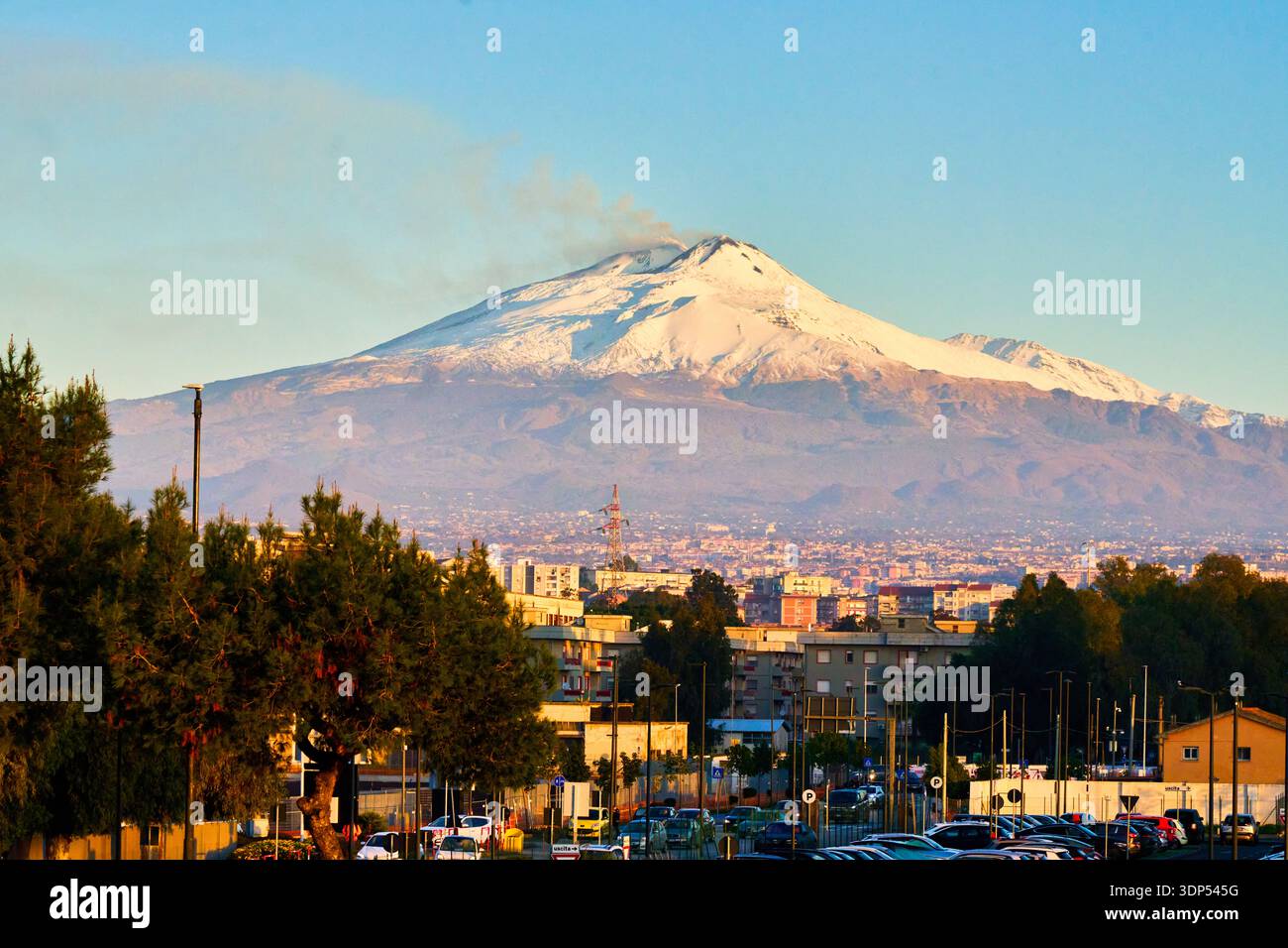 Vue de l'Etna depuis l'aéroport, Catane, Sicile, Italie Banque D'Images