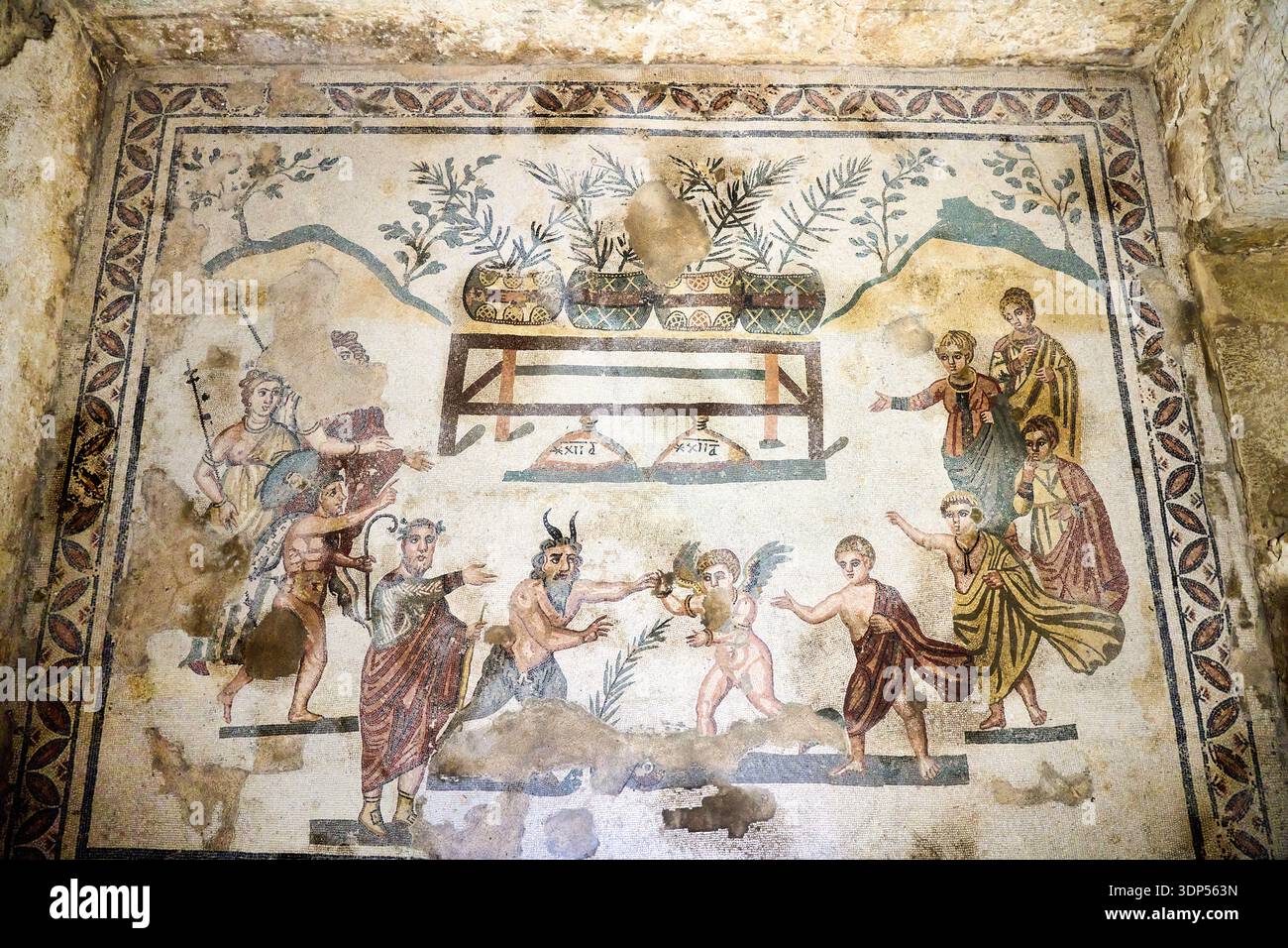 Vestibule d'Eros (Dieu de l'amour) et Pan (Dieu des forêts), mosaïque, Villa Romana del Casale, site du patrimoine mondial de l'UNESCO, Piazza Armerina, Enna, SiC Banque D'Images