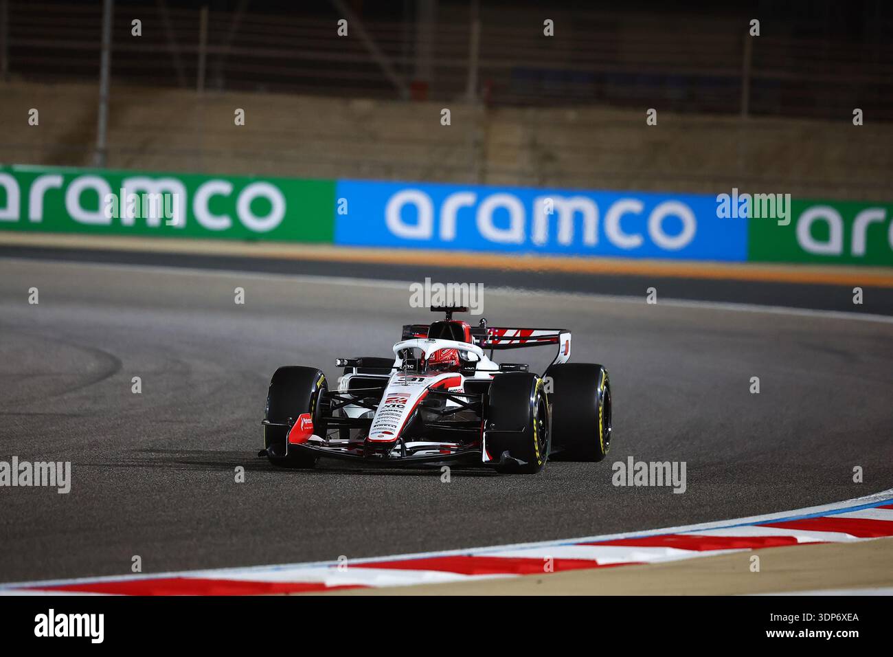 (31) Esteban Ocon (FRA) - TGR Haas F1 Team - Haas VF-26 - Ferrari lors de la première séance officielle d'essais de pré-saison de la FIA Formula One Wor 2026 Banque D'Images