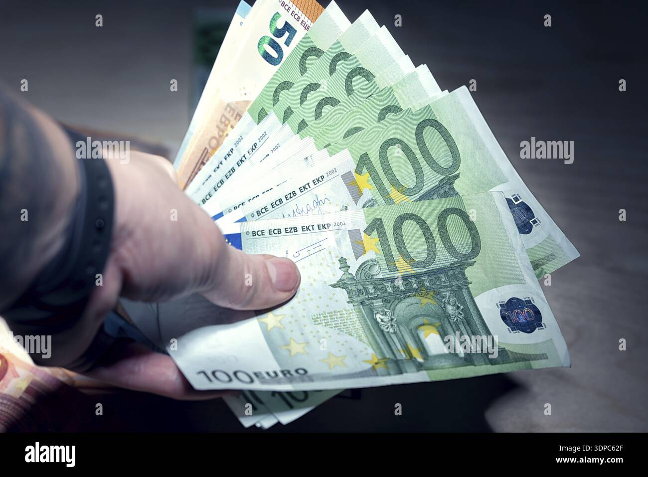 Tas de billets verts en euros Banque D'Images