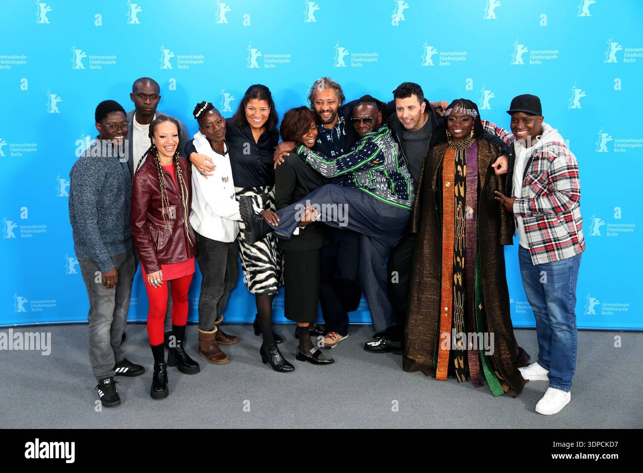 Berlin, Allemagne. 14 février 2026. L'équipe de 'Dao' pose lors de l'appel photo pour 'Dao' au 76ème Festival International du film de Berlin (Berlinale) à Berlin. Le festival se déroule du 12 au 22 février 2026. (Crédit image : © Rouzbeh Fouladi/ZUMA Press Wire) USAGE ÉDITORIAL SEULEMENT ! Non destiné à UN USAGE commercial ! Banque D'Images