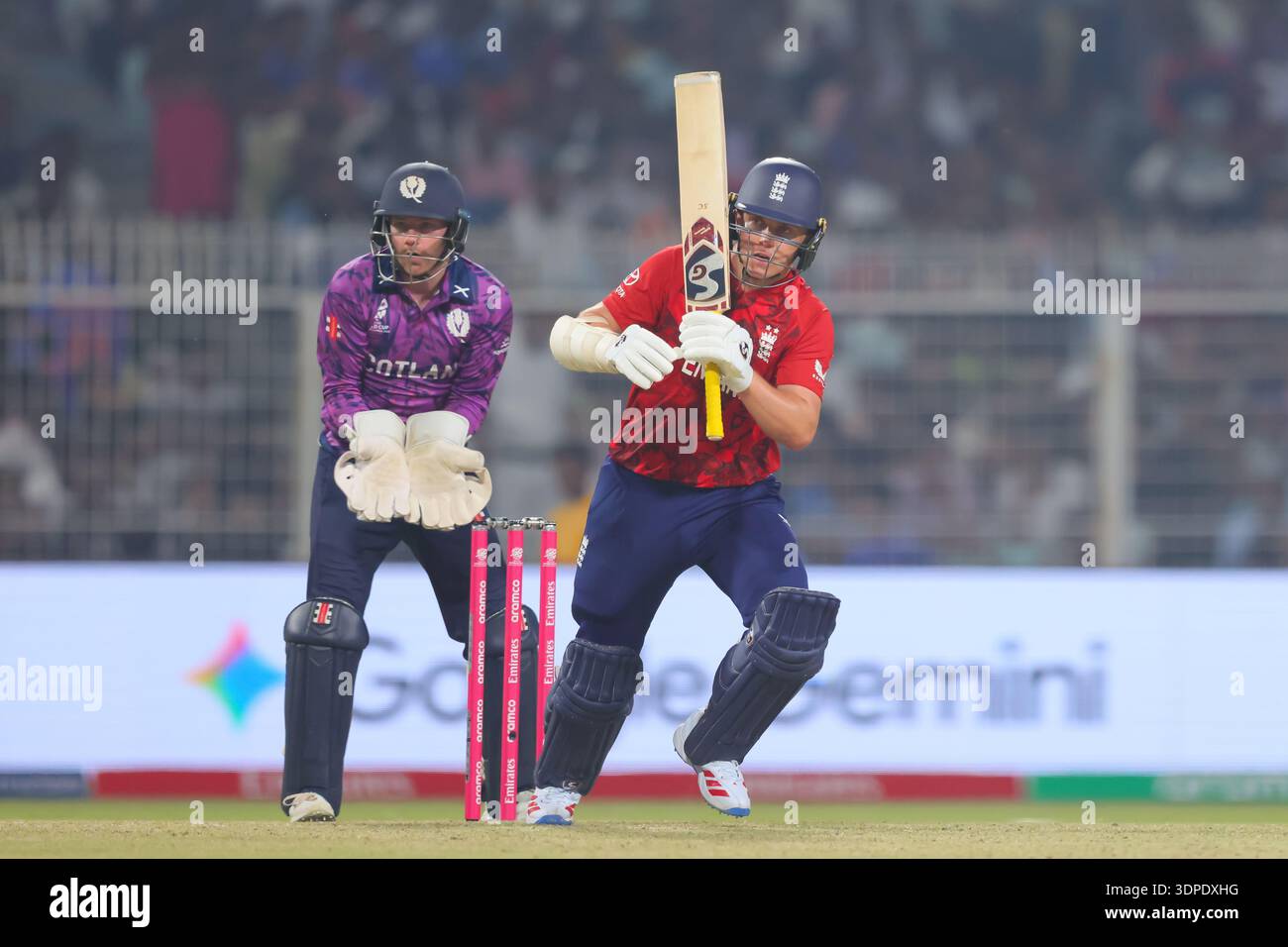 Sam Curran, de l'Angleterre, lors de la Coupe du monde T20 masculine de l'ICC, Inde et Sri Lanka 2026 match 23 opposant l'Angleterre et l'Écosse à Eden Gardens le 14 février 2026 à Kolkata, Inde photo par Shubhajit Roy Karmakar / Alamy Live News Banque D'Images