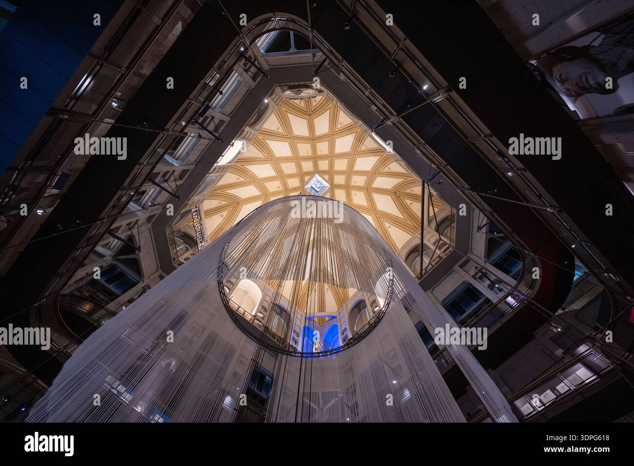 Turin, Italie - 10 août 2025 : vue sur le dôme à motifs de mole Antonelliana à Turin, ancienne synagogue devenue Musée national du cinéma. Banque D'Images