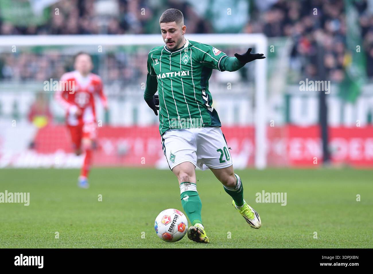 Brême, Allemagne. 14 février 2026. Fussball 1. Bundesliga 22. Spieltag SV Werder Brême - FC Bayern Muenchen am 14.02.2026 im Weserstadion in Brême Romano Schmid ( Brême ) la réglementation du LDF interdit toute utilisation de photographies comme séquences d'images et/ou quasi-vidéo. Foto : Revierfoto crédit : ddp Media GmbH/Alamy Live News Banque D'Images