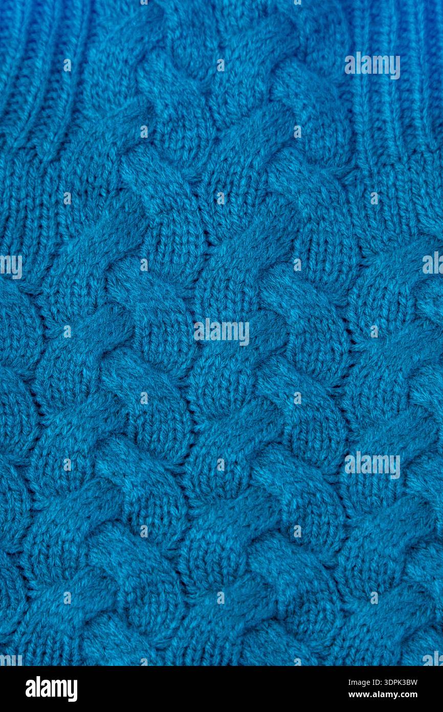 Fond de pull en laine en tissu tricoté bleu câble. Banque D'Images