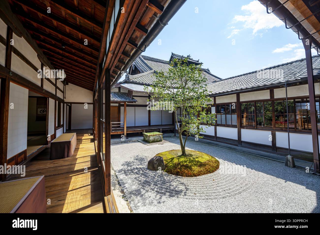 Cour avec jardin zen, jardin carré Circle Triangle jardin carré Circle Triangle, Kenninji Hombo, Temple bouddhiste Kennin-ji, Higashiyama, Kyoto Banque D'Images