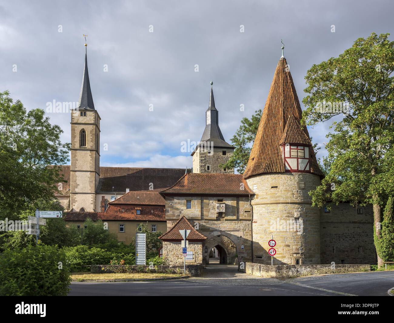 Église paroissiale de Veit, Mittagsturm et Roedelseer Tor, Iphofen, basse-Franconie, Mainfranken, Bavière, Allemagne Banque D'Images