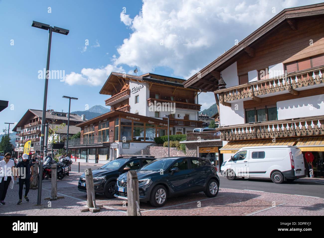Ciampinoi est une station de montagne et de ski, au-dessus de la ville de Selva di Val Gardena, au cœur des Dolomites en Italie. Banque D'Images