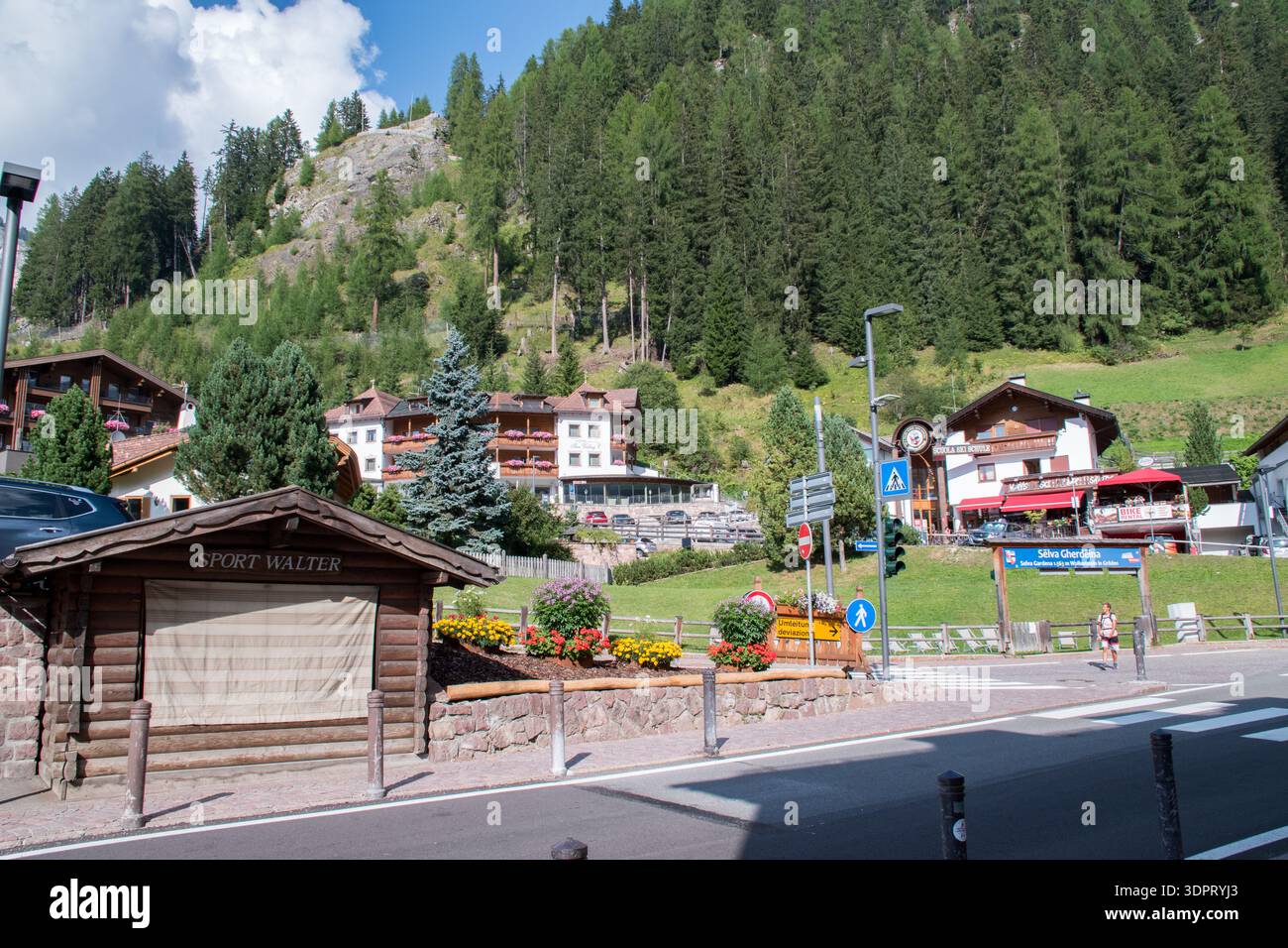 Ciampinoi est une station de montagne et de ski, au-dessus de la ville de Selva di Val Gardena, au cœur des Dolomites en Italie. Banque D'Images