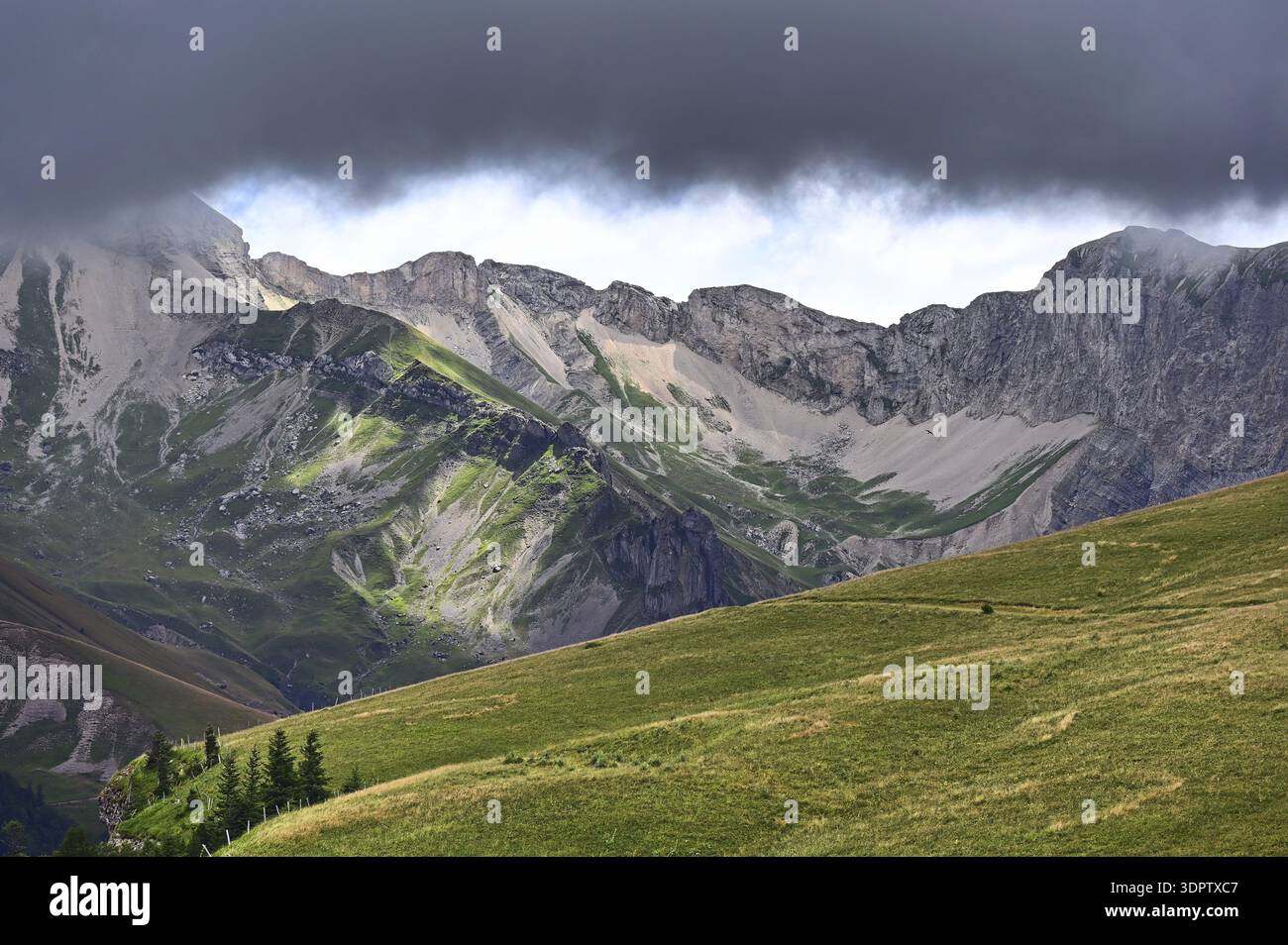 Montagnes près de la Jarjatte Banque D'Images