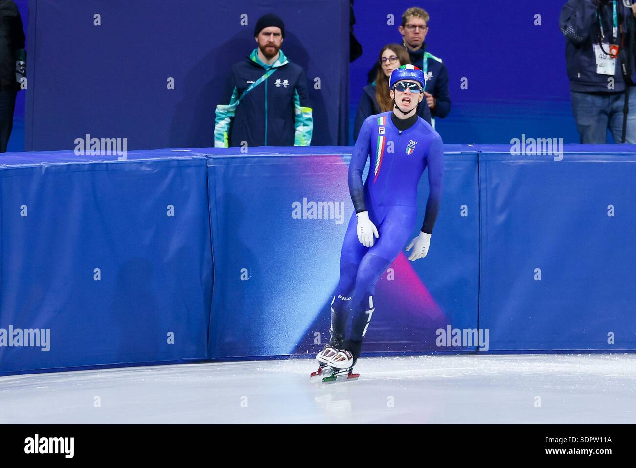 Thomas Nadalini, Italien, participe à la finale de patinage de vitesse sur courte piste masculine du 1000m des Jeux Olympiques d'hiver Milano Cortina 2026 au Milano Ice Skating Arena de Milan. (Photo Fabrizio Carabelli / SOPA images/SIPA USA) Banque D'Images
