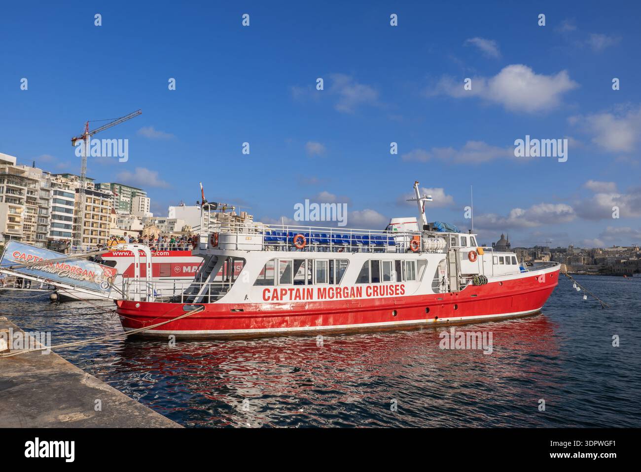 Captain Morgan Cruises au front de mer de Sliema à Malte. Bateau de croisière et ferry de passagers dans le port de Marsamxett. Banque D'Images