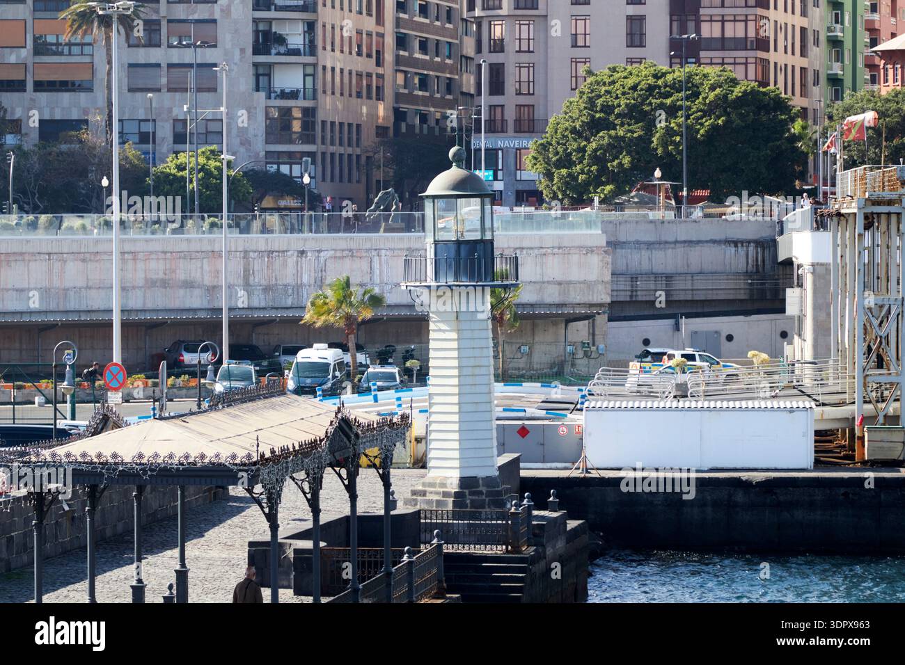 port lumière du premier quai de chargement du port de santa cruz de tenerife îles canaries espagne Banque D'Images