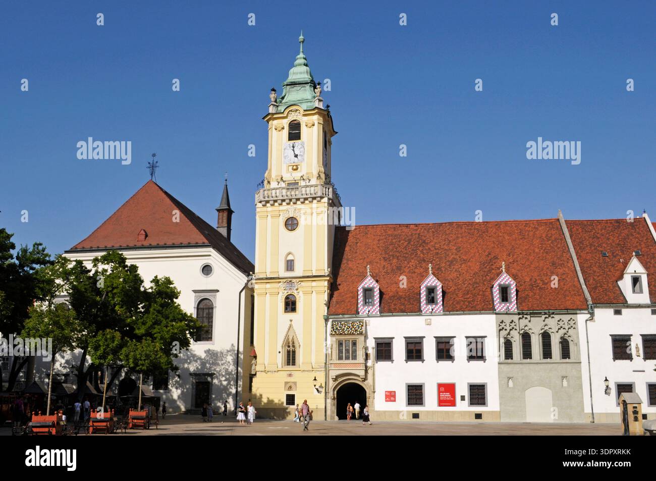 Ancien bâtiment de l'hôtel de ville, musée municipal et tour, Bratislava, Slovaquie Banque D'Images
