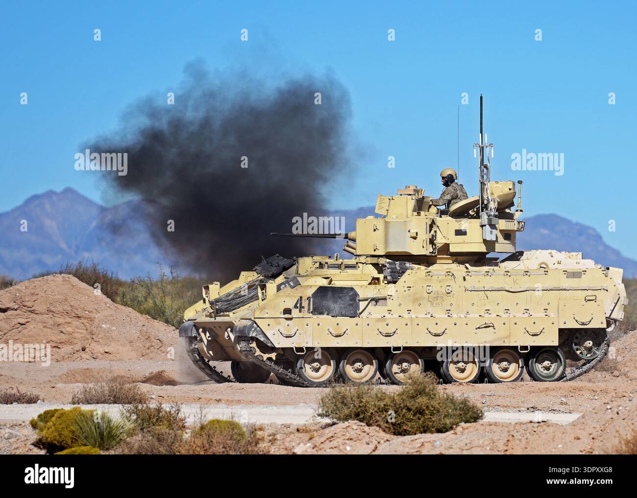 Le Bradley Fighting Vehicle est un système d'armes blindées à chenilles, nommé en l'honneur du général Omar Bradley, le dernier général cinq étoiles de l'armée. Il est conçu Banque D'Images