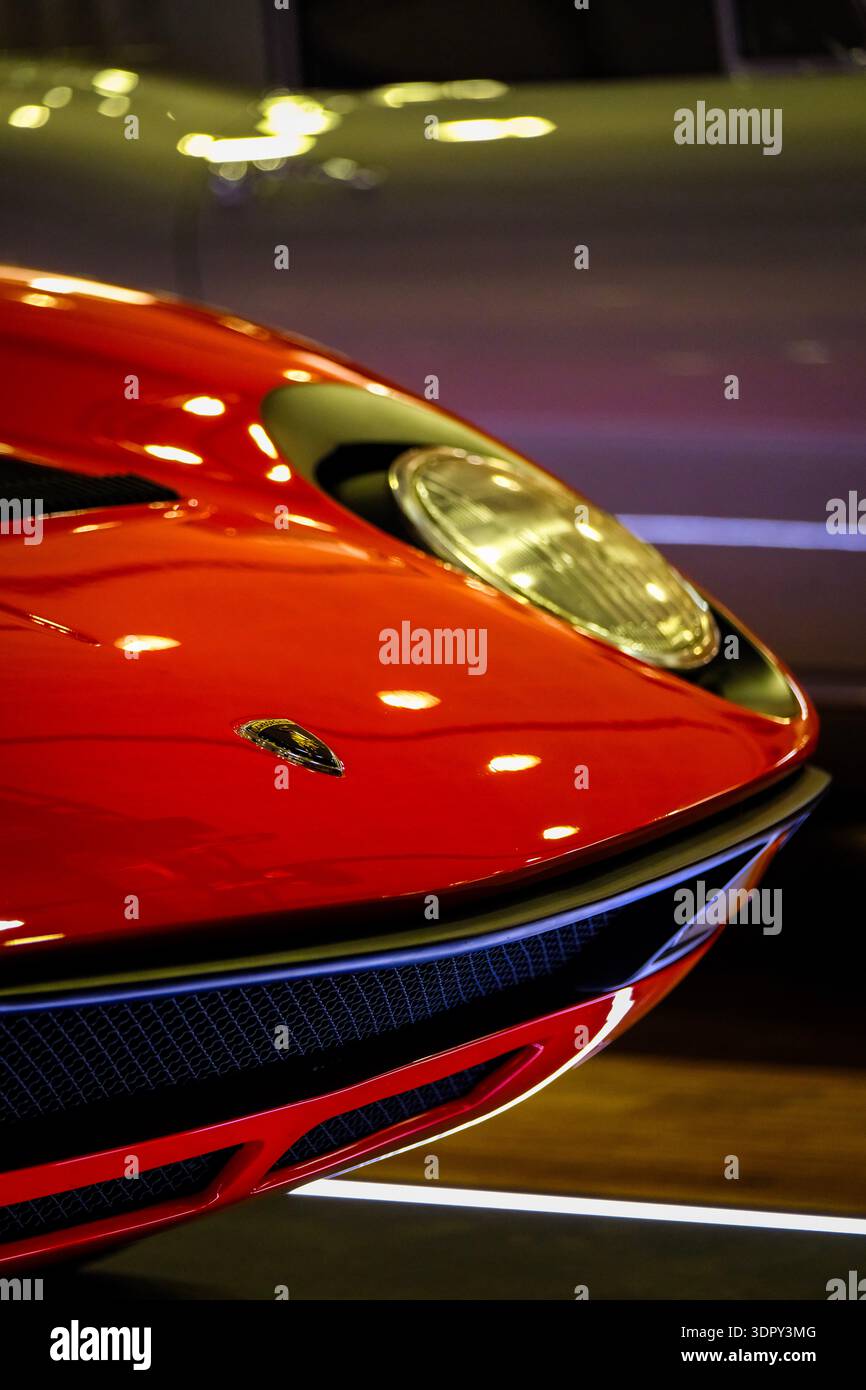 Détail avant de Red Lamborghini Miura avec gros plan sur les phares Banque D'Images