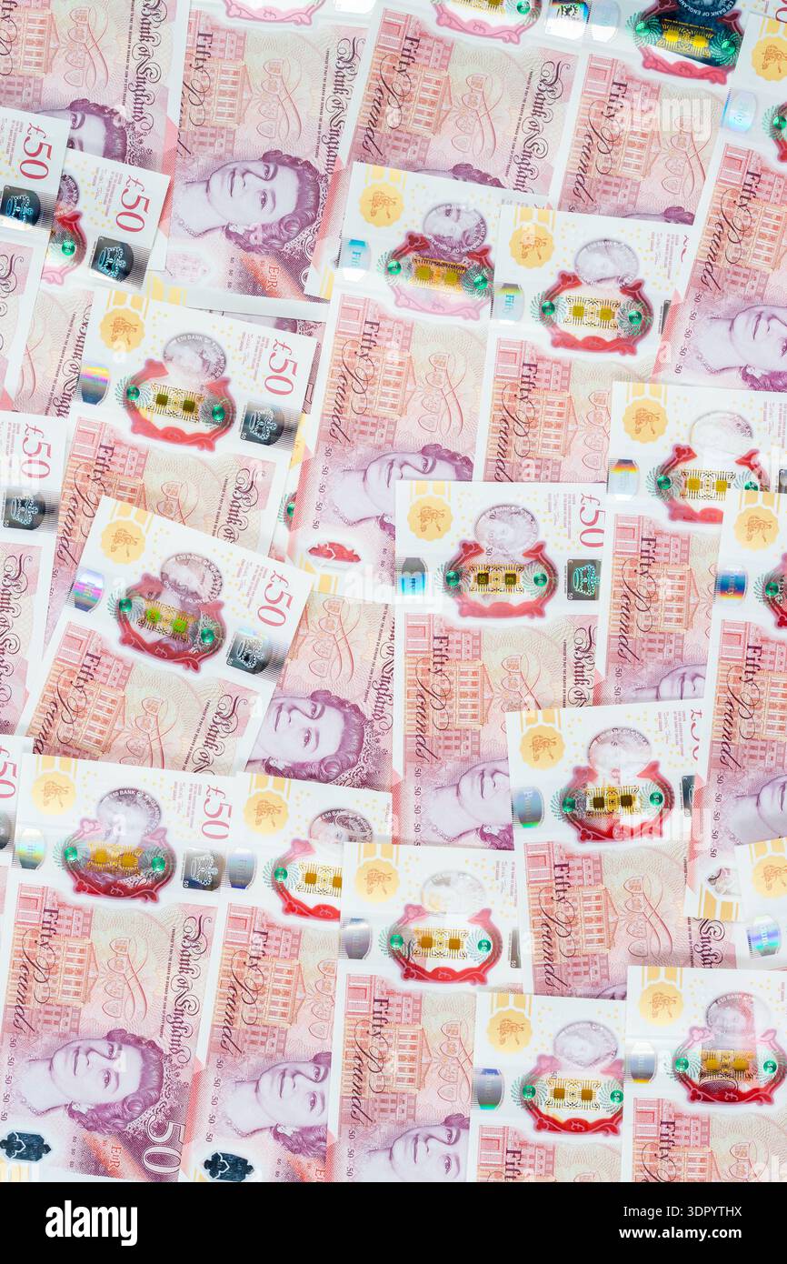 Une photographie plein format de billets de cinquante livres britanniques Banque D'Images