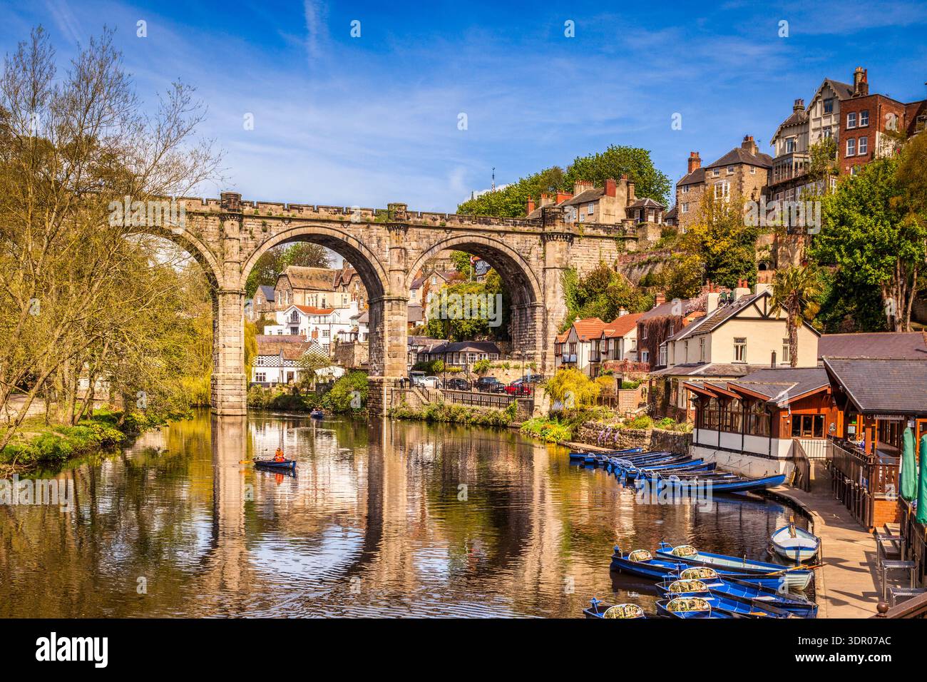 Knaresborough - le viaduc ferroviaire et la rivière Nidd, Yorkshire Dales, Yorkshire du Nord, Angleterre, Royaume-Uni Banque D'Images