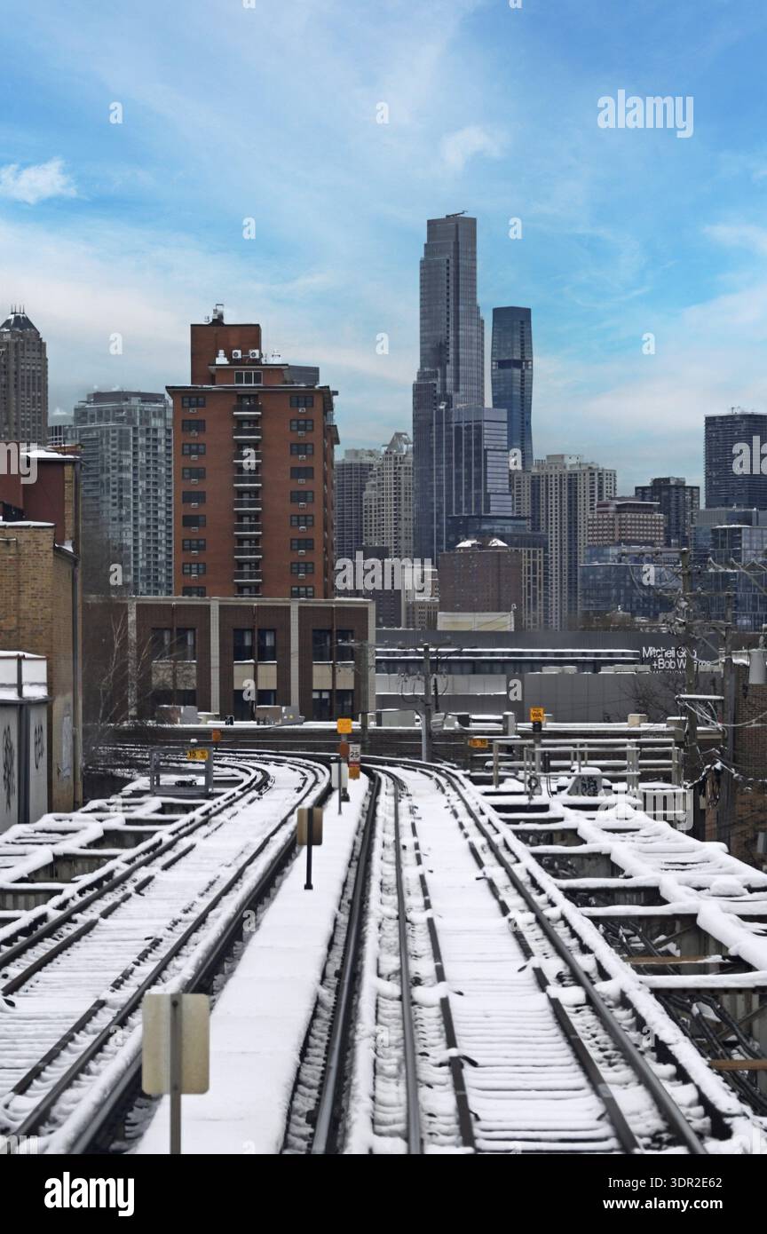 La ligne de chemin de fer surélevée, la l, entoure le quartier de Loop, Chicago, Illinois, États-Unis Banque D'Images