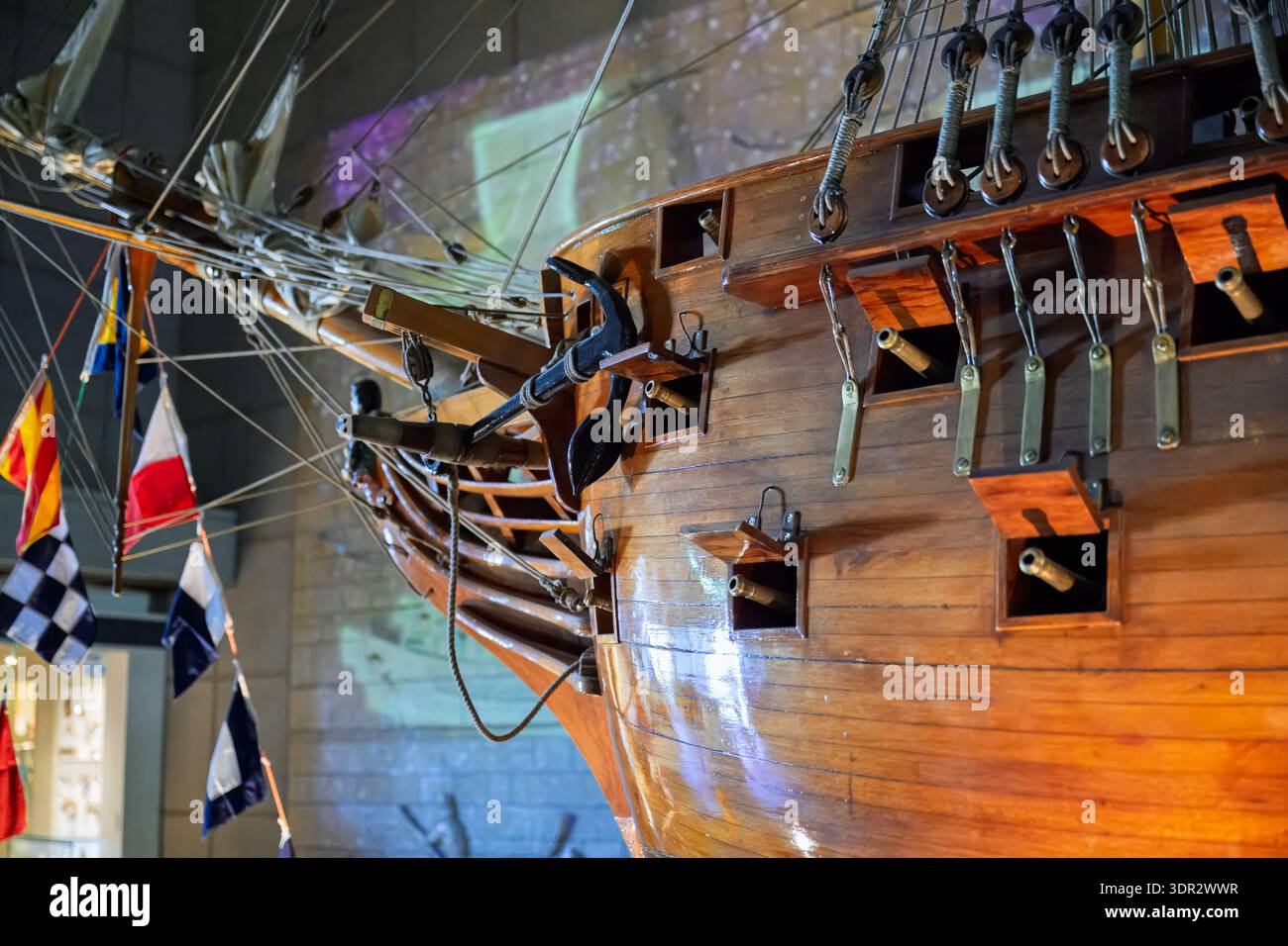 Kobe, Japon - janvier 2026 : modèles historiques de navires en bois dans le musée maritime naval de Kawasaki Good Times World Banque D'Images