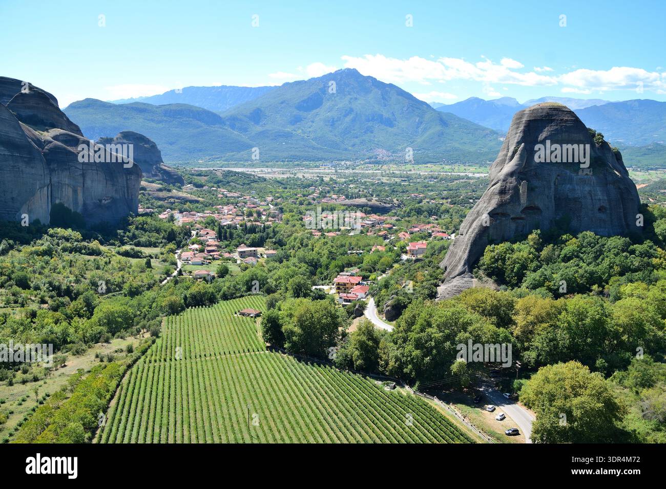 Formations rocheuses spectaculaires et monastères dans les Météores, Grèce Banque D'Images
