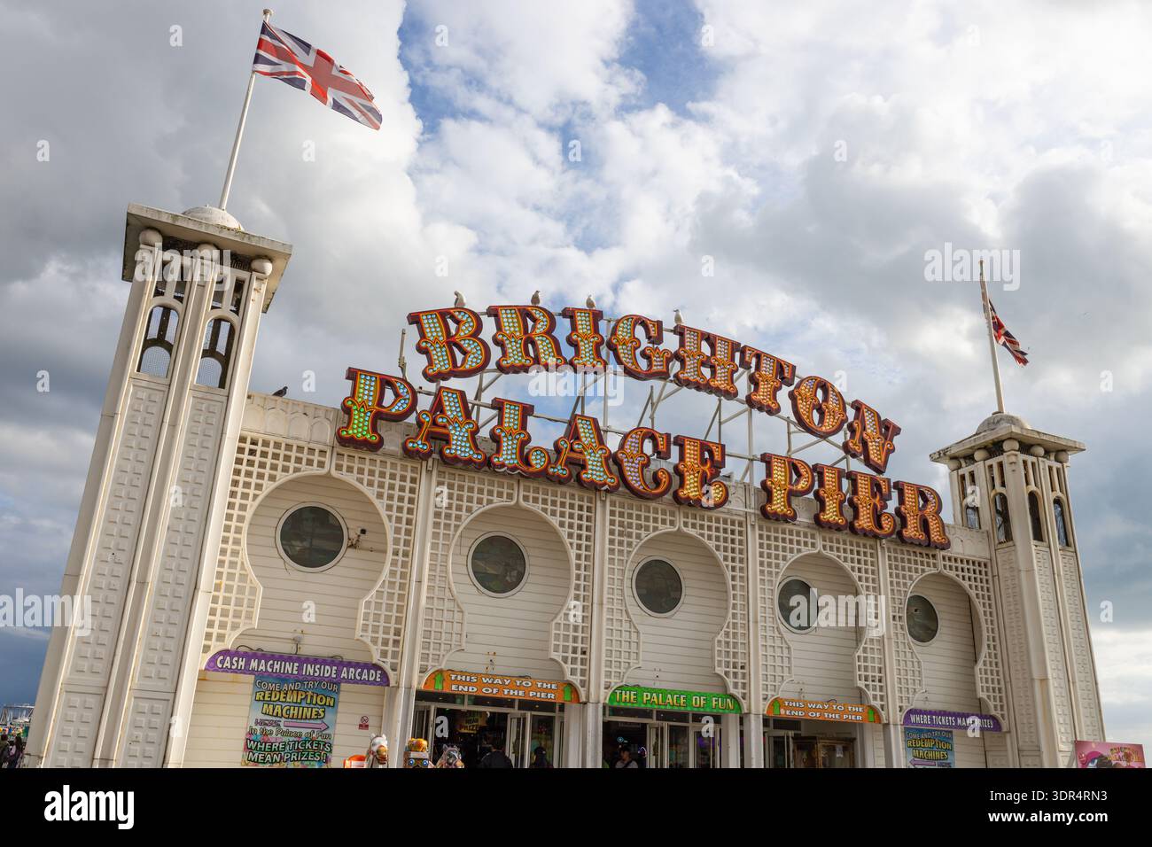 Panneau d'entrée Brighton Palace Pier dans East Sussex. Brighton, Royaume-Uni, 2 juillet 2024 Banque D'Images