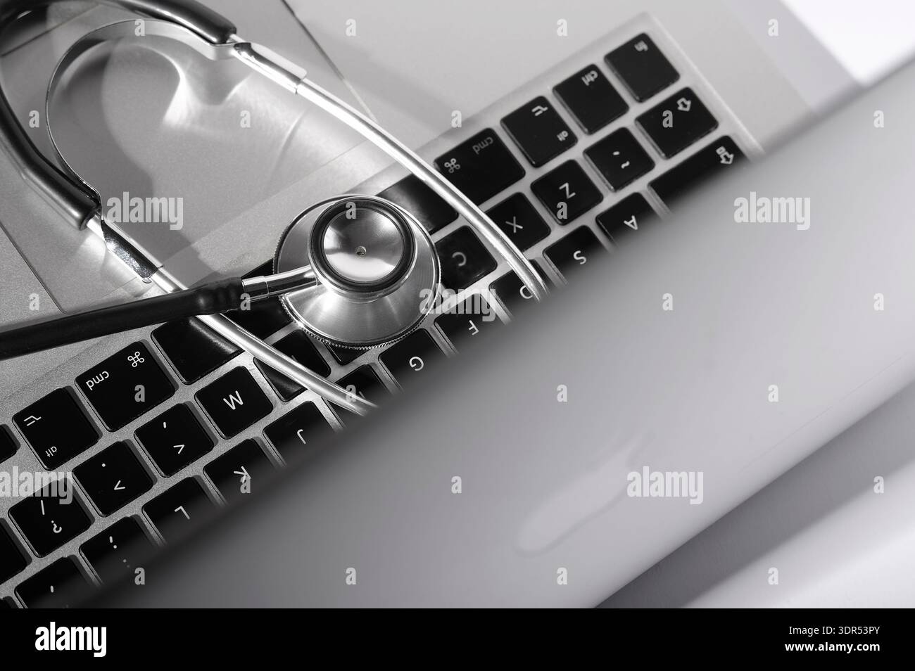 stéthoscope du docteur sur clavier d'ordinateur portable Banque D'Images