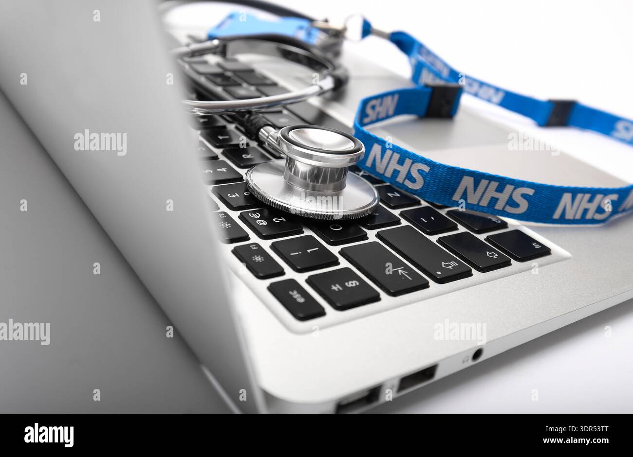 stéthoscope du docteur sur clavier d'ordinateur portable Banque D'Images