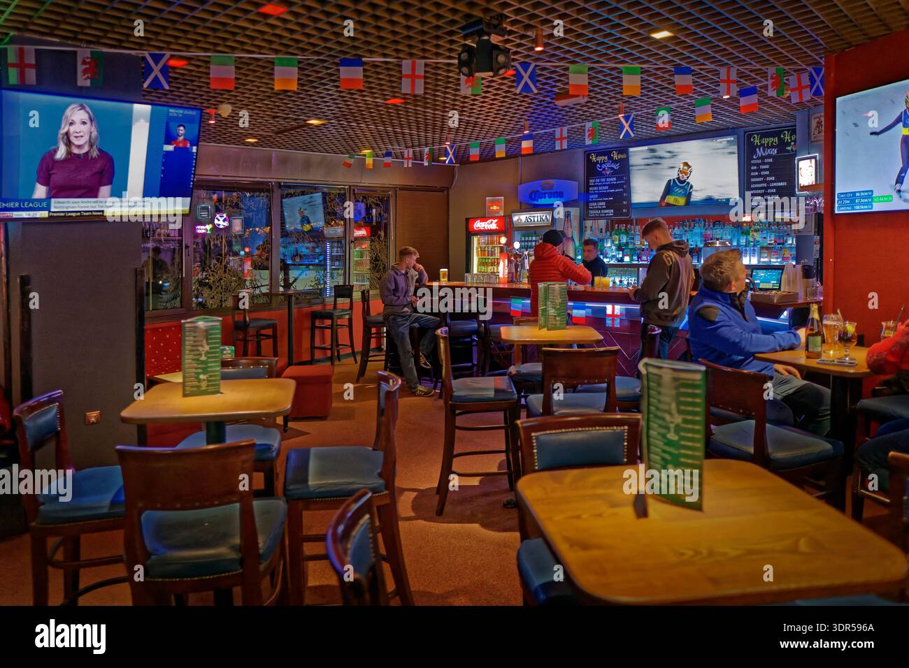 Intérieur du numéro 1 British Sports Bar à la station de ski Borovets près de Samokov en Bulgarie. Banque D'Images