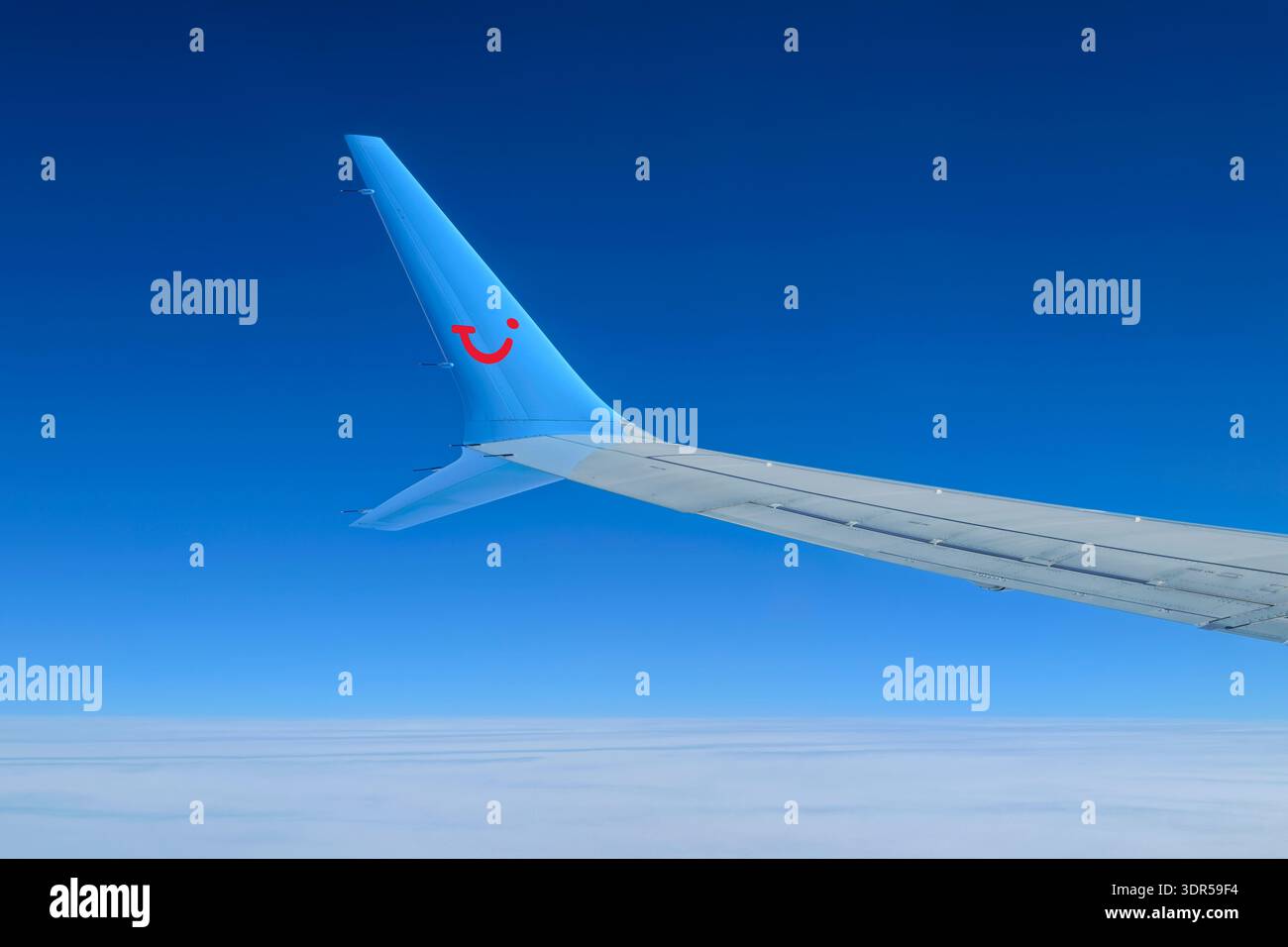 Bout d'aile et ailettes d'avion TUI. Banque D'Images