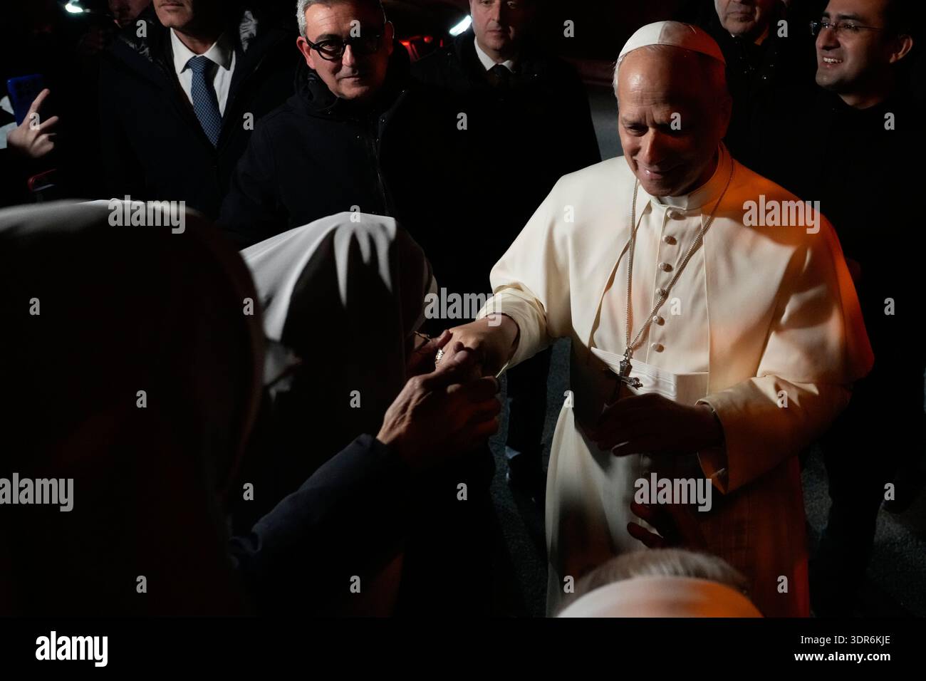 Pope Leo XIV greets the faithful as he leaves his residence in Castel Gandolfo, on the outskirts of Rome, to return to the Vatican Tuesday, Feb. 17, 2026. (AP Photo/Gregorio Borgia) Banque D'Images