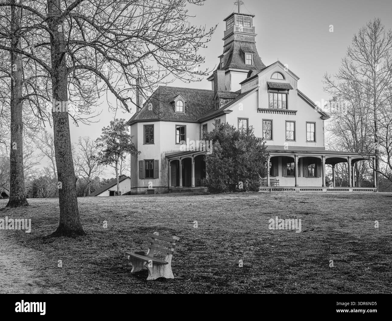 Vue en noir et blanc du manoir Batsto de style Queen Anne à Batsto Village, New Jersey Pine Barrens. Banque D'Images