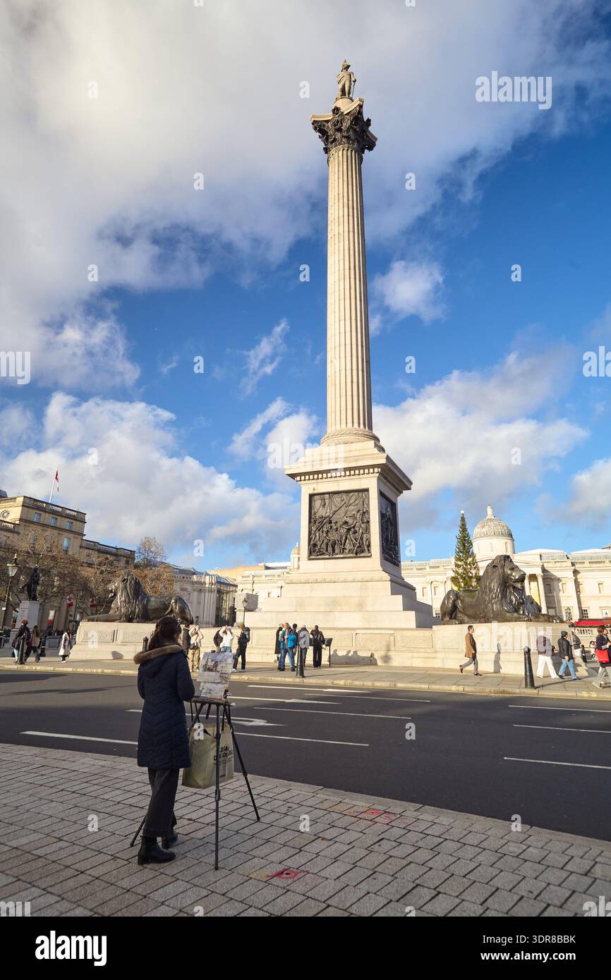 L'artiste peint la colonne de Nelson Banque D'Images
