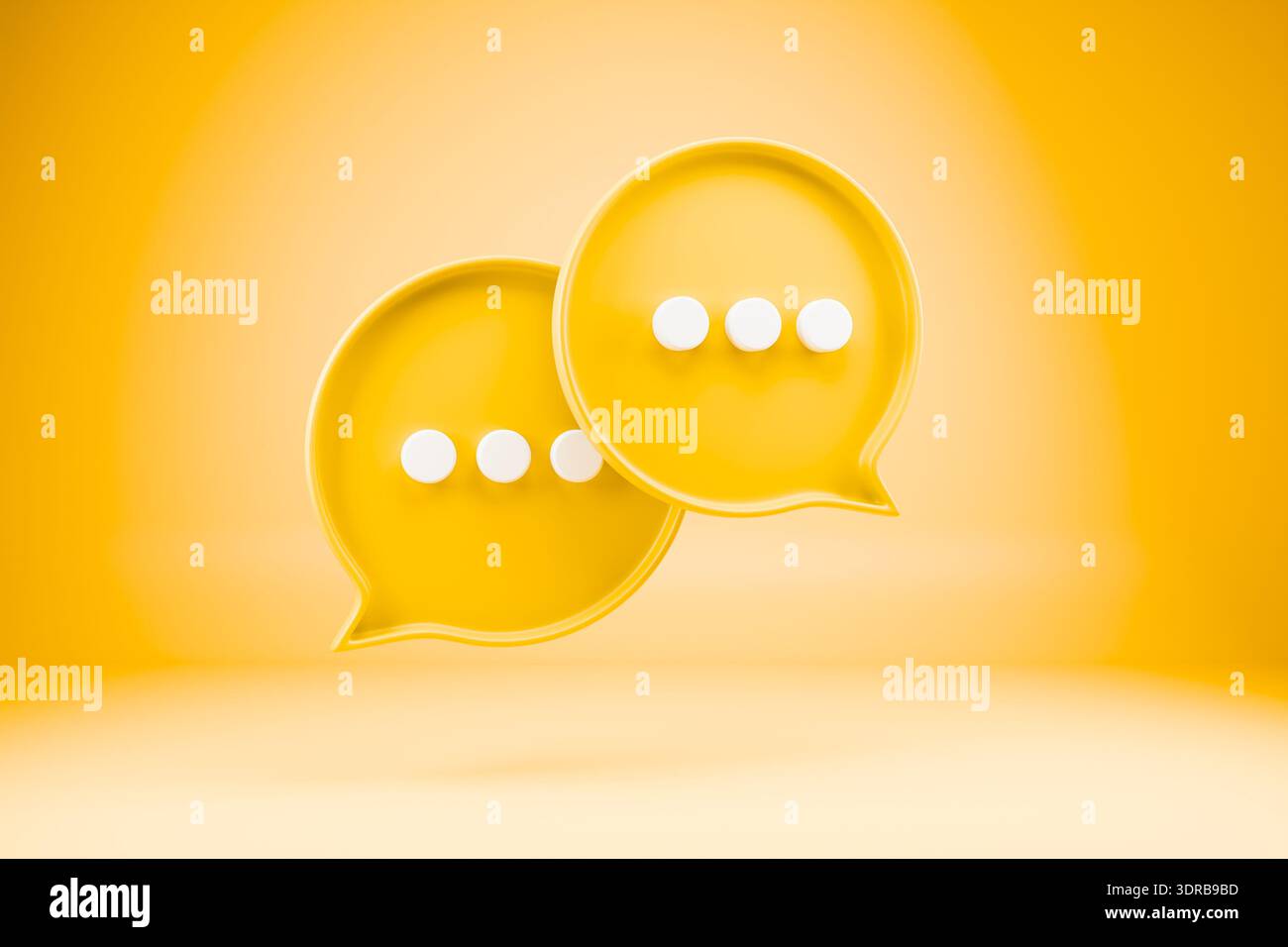 Bulles de chat jaunes avec points de suspension pour les publicités de communication sociale Banque D'Images