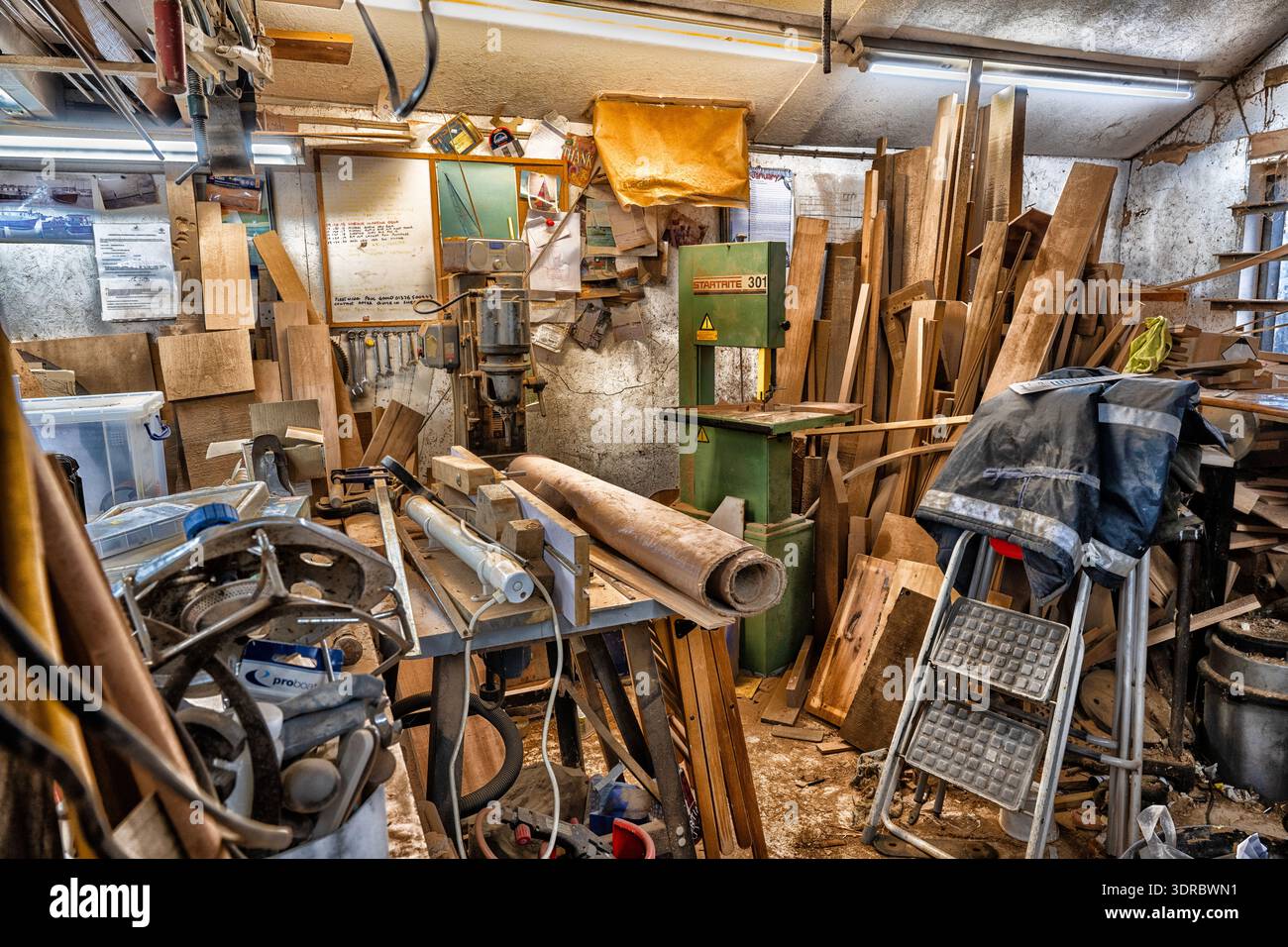 Vue intérieure d'un atelier de construction navale, North Street, Maldon, Essex, Angleterre, ROYAUME-UNI Banque D'Images