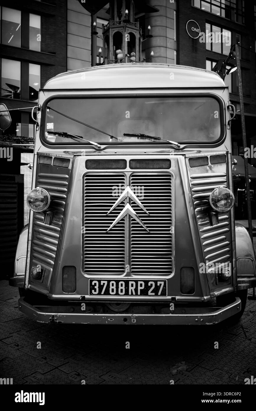 La fourgonnette vintage Citroën H, produite de 1947 à 1981, est une série de fourgonnettes à panneaux et de camions légers réputés pour leur design industriel distinctif Banque D'Images