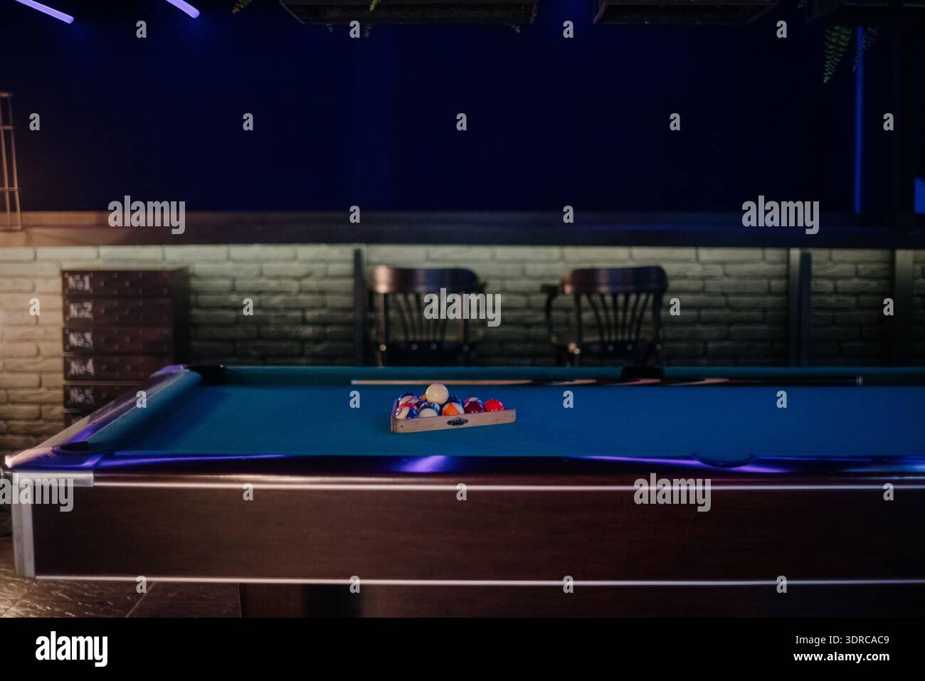 Table de billard avec boules de billard close up.billard boules dans une table de billard verte Banque D'Images