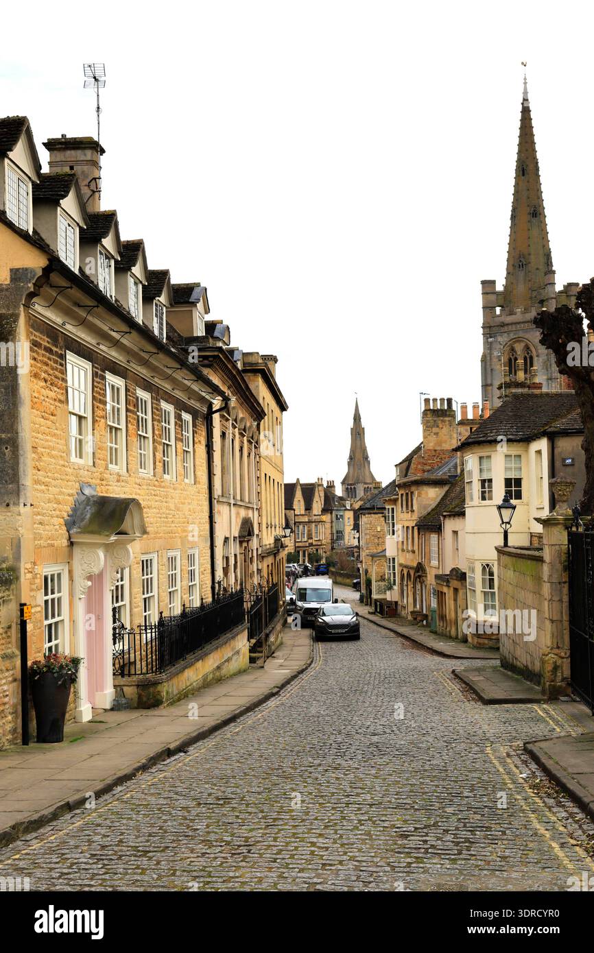 Vue des maisons en pierre géorgiennes le long de Barn Hill, ville de Stamford ; Lincolnshire ; Angleterre ; Royaume-Uni Banque D'Images
