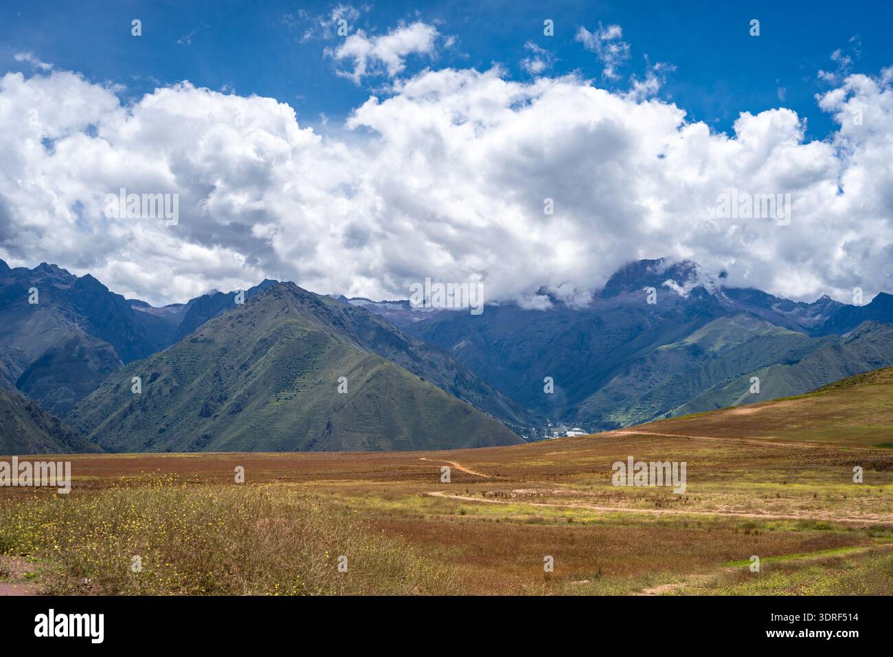 Montagnes majestueuses et paysages de vallée dans la Vallée sacrée, Pérou Banque D'Images