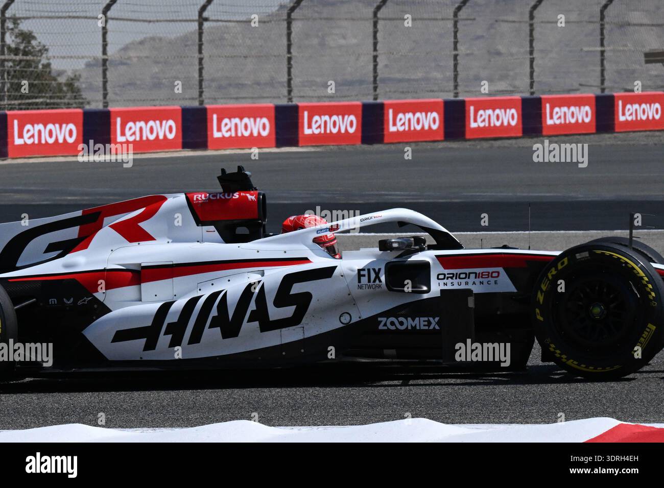 Bahreïn, Sakhir, 18 février 2026, Esteban Ocon, Haas Toyota, pendant les tests F1, Copyright : Marco Talluto/Alamy Live News Banque D'Images