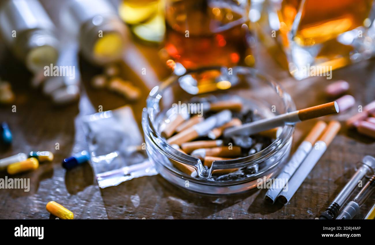 Les substances addictives, y compris l'alcool, les cigarettes et les drogues Banque D'Images