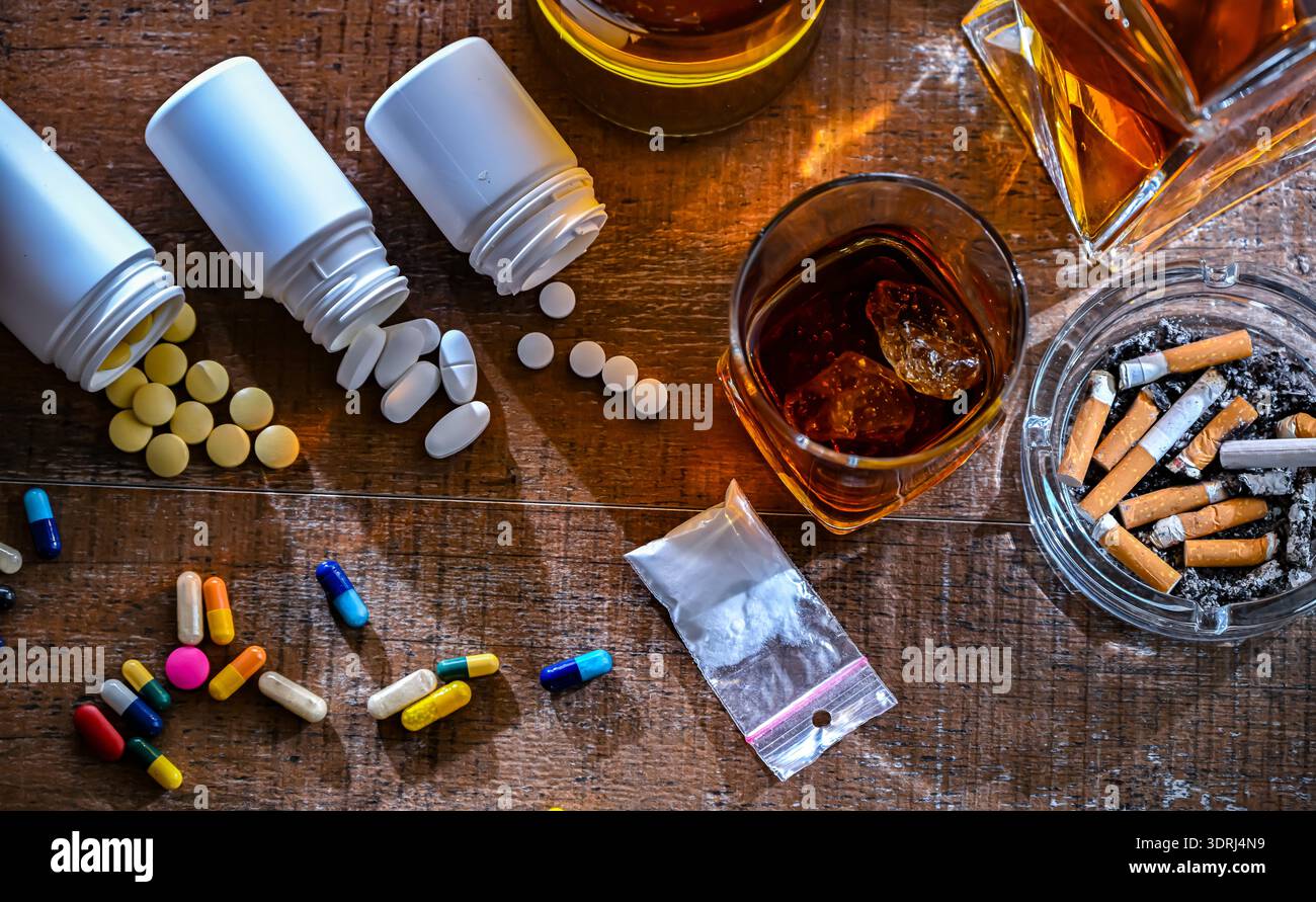Les substances addictives, y compris l'alcool, les cigarettes et les drogues Banque D'Images