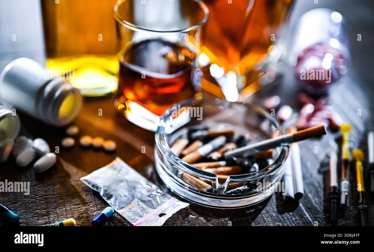 Les substances addictives, y compris l'alcool, les cigarettes et les drogues. Banque D'Images