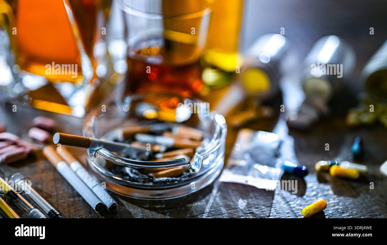 Les substances addictives, y compris l'alcool, les cigarettes et les drogues. Banque D'Images