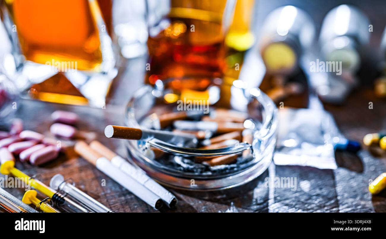 Les substances addictives, y compris l'alcool, les cigarettes et les drogues. Banque D'Images