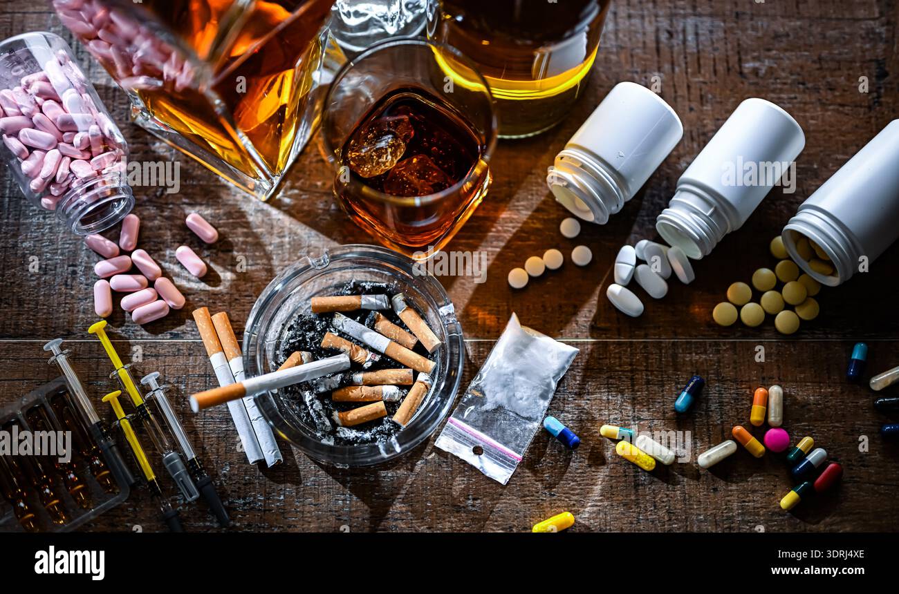 Les substances addictives, y compris l'alcool, les cigarettes et les drogues. Banque D'Images