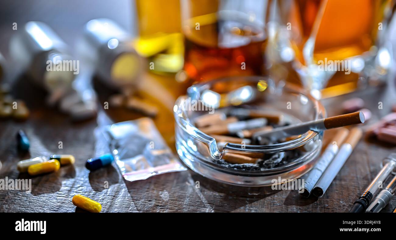 Les substances addictives, y compris l'alcool, les cigarettes et les drogues. Banque D'Images