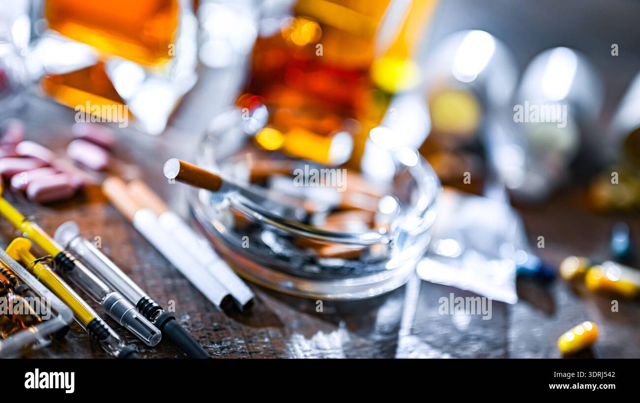 Les substances addictives, y compris l'alcool, les cigarettes et les drogues. Banque D'Images