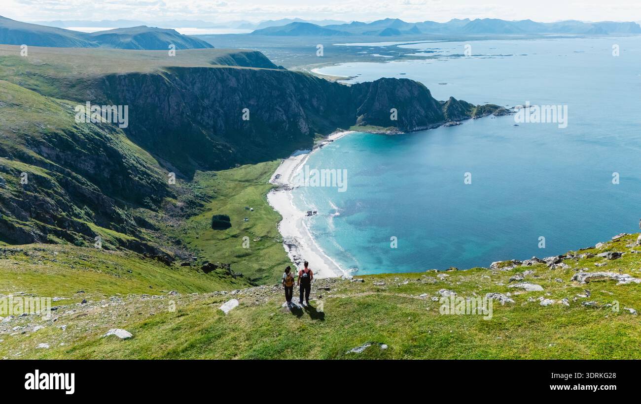 Vue imprenable sur la montagne Matind surplombant les superbes plages d'Andoya, Norvège Banque D'Images